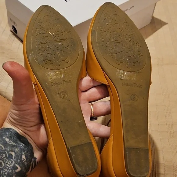 Dream Pairs Pointed Toe Tan Ankle Strap Shoes - Picture 9 of 11